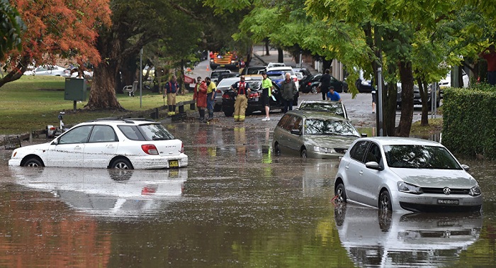 Child, 5 adults still missing after 2 days of flooding in Central Australia 